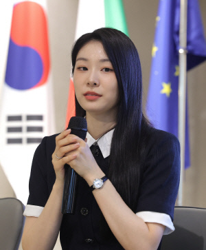 올림픽에 진심인 '피겨여제'김연아의 품격 '밀라노·코르티나2026' 설명회 깜짝 등장! 