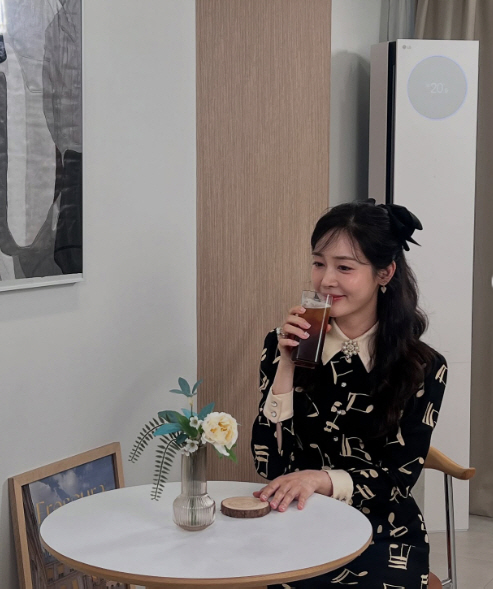 성유리, ♥안성현 석방 후 밝아진 얼굴...혈색 오른 얼굴로 커피 한 잔…