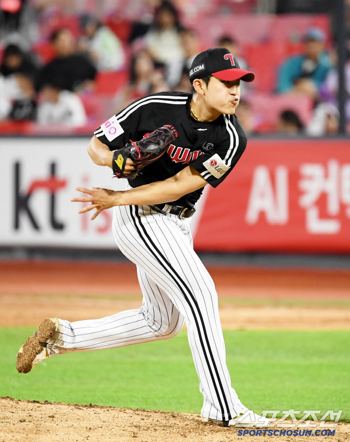 '깜짝 트레이드' 아침에 눈 뜨자 동료가 적으로…"그립겠지만, 야구 인생…