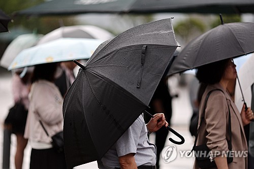 강원 흐리고 내륙·산지 5㎜ 비…낮 최고 28도
