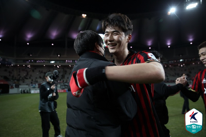 '서울 레전드' 기성용이 직접 밝힌 포항 이적 이유 "FC서울 참 사랑하…