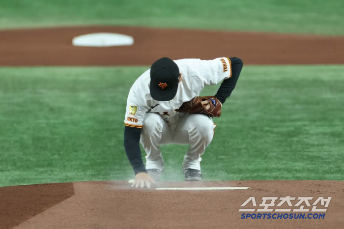 2군에서 배팅볼투수처럼 두들겨 맞았다, 1군 경험없는 9번 타자가 2안타…