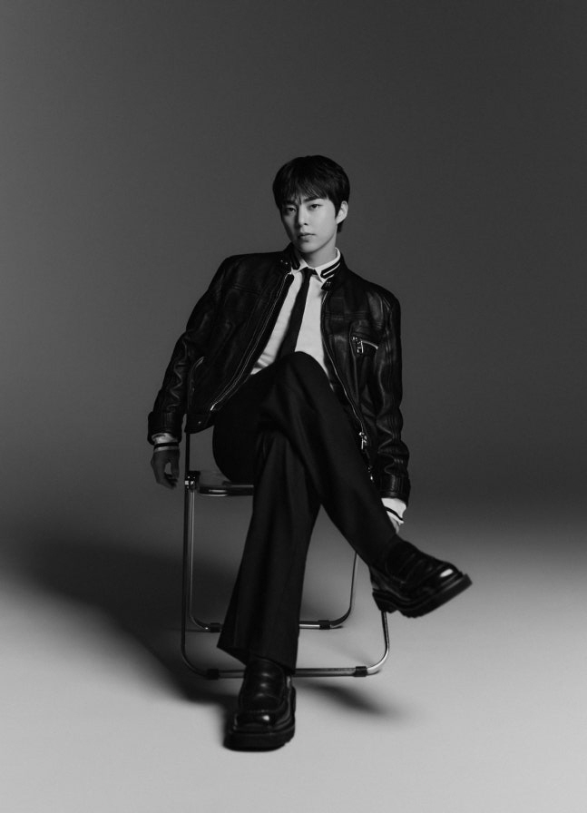 [공식] 엑소 시우민, ‘뭉쳐야 찬다4’ 출격…태권도 4단+풋살 3회 우…