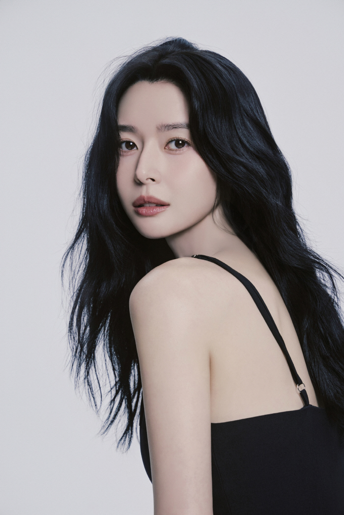 [공식] 권나라, 드디어 전한 희소식…송강호와 한식구 됐다
