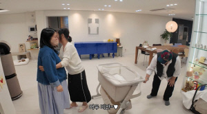 이용식, '평창동 100평 집'서 손녀 환영 파티..딸 위해 대게까지 '감동'