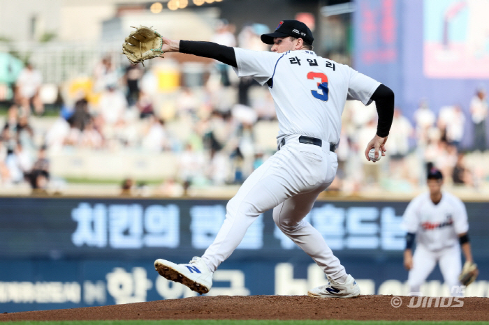"한국의 여름? 붙어봐야 알겠지만…매운 김치 찾아요" 108구 뜨거운 포…