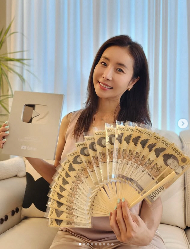 '사업가♥' 한다감, 돈 얼마나 많으면..'돈 부채' 들고 재력 과시