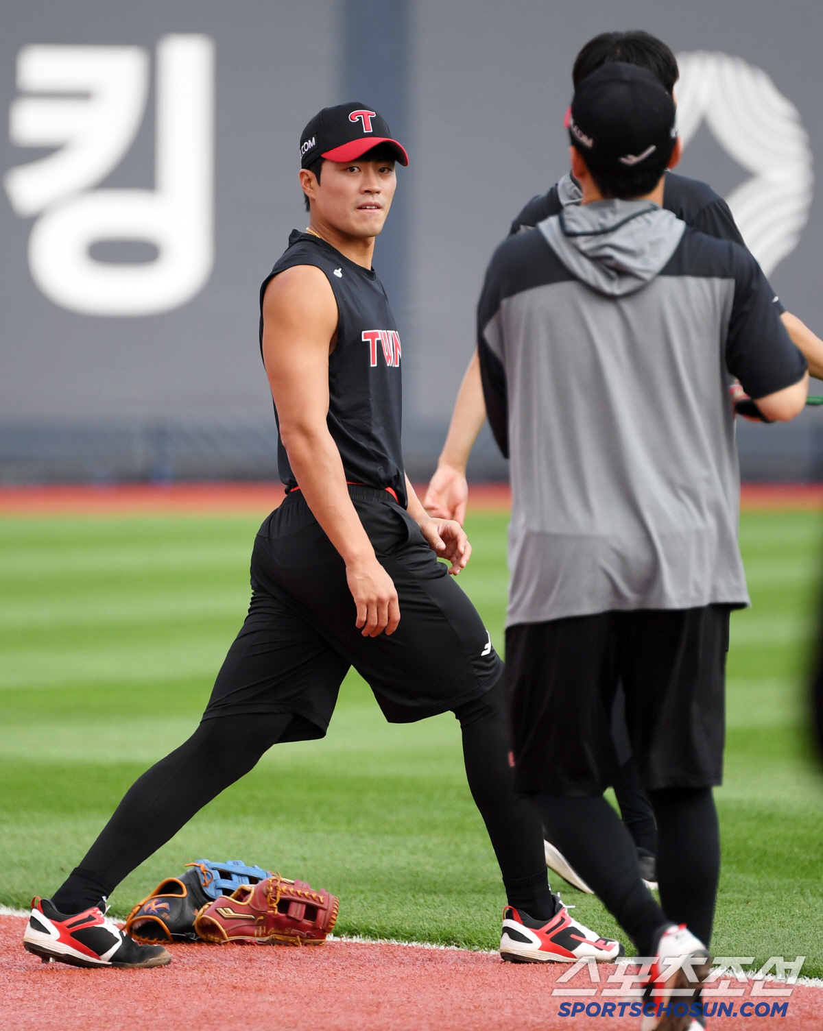 [포토] LG 천성호 '트레이드 후 첫 훈련'