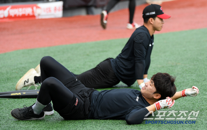 [포토] 박해민 '천성호 놀리는 재미'