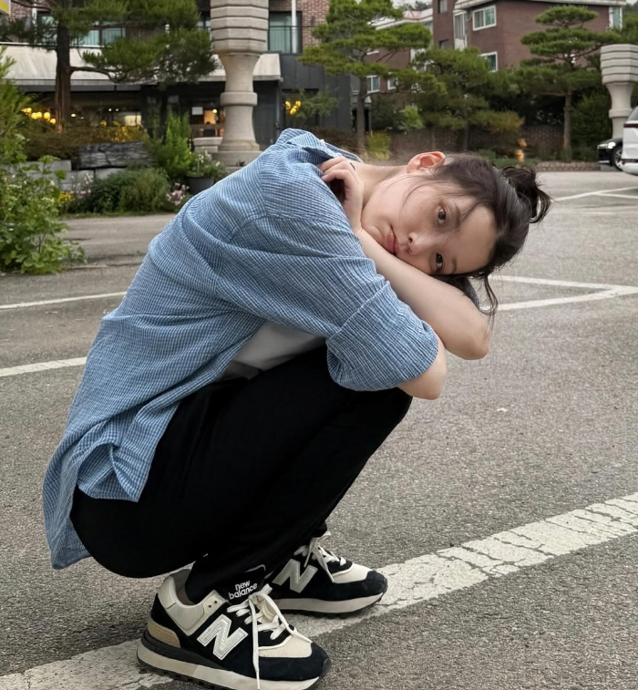 아이유, 민낯 외모 공격...31세 맞나? 아기보다 더 깨끗한 '도자기 …