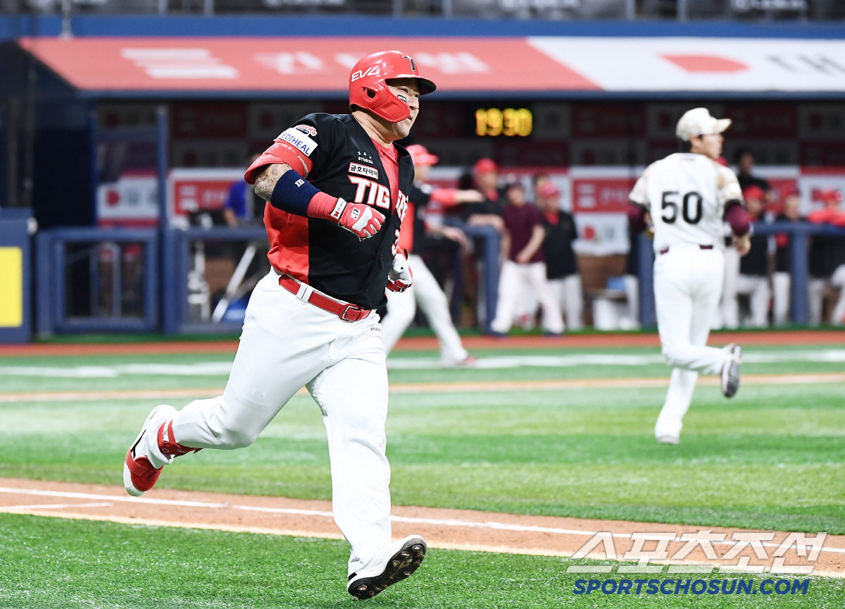 [포토] 1타점 적시타 치는 최형우