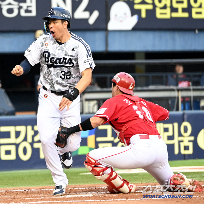 '홈 충돌에 고통 호소' 부축받아 나간 김재환, 큰 부상이 아니길[잠실 …