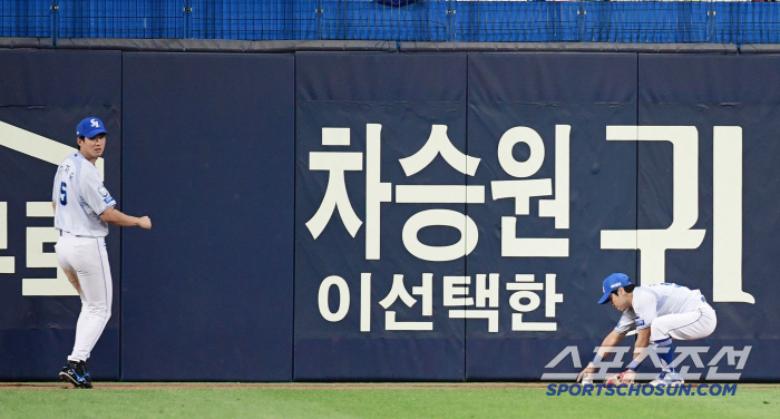 120억 베테랑의 뼈아픈 펜스까지 공 빠뜨리기. 가라비토에게 진 한화, …