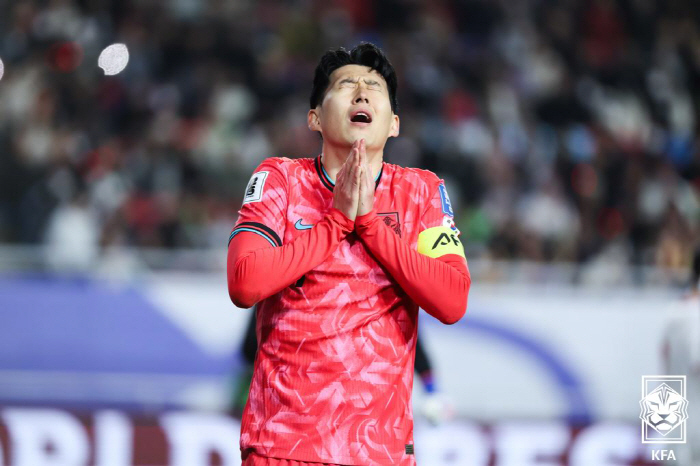 한국 축구 어쩌나, 일본이랑 싸움도 안되네...3700억vs1900억 차…