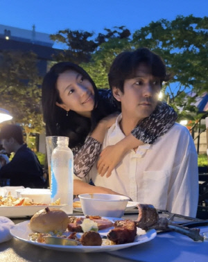 이필모, 인생 잘 살았네...♥서수연 두 아들에 둘러싸여 '성대한 생일파티'