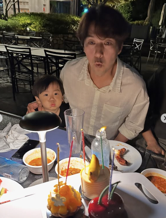 이필모, 인생 잘 살았네...♥서수연+두 아들에 둘러싸여 '성대한 생일파…