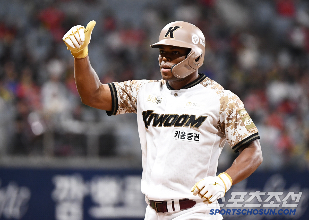 [포토] 스톤, 대타로 나와 안타