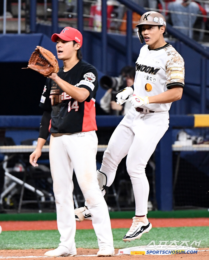 '만원 관중 앞에서 22잔루 파티' KIA-키움, 연장 11회 혈투 끝에 5-5 무승부