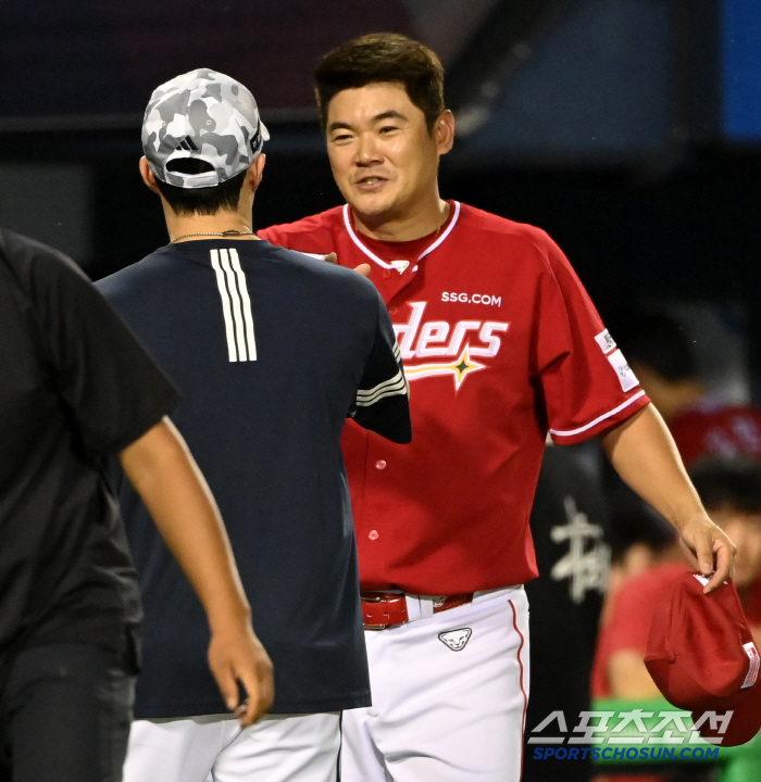 노경은 최고령 100홀드 달성→'40대 동료' 고효준 깜짝 등장, 뜨거운…