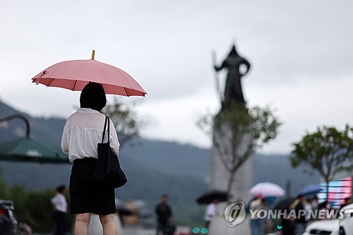 [내일날씨] 곳곳 천둥·번개 동반 비…낮 최고 26∼34도