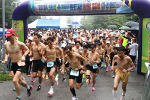 '무더위 날린다' 28일 속리산서 알몸 마라톤 대회