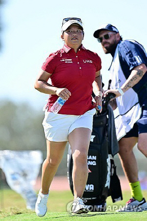 LPGA 캉의 캐디, 대회 도중 도로에서 교통 통제