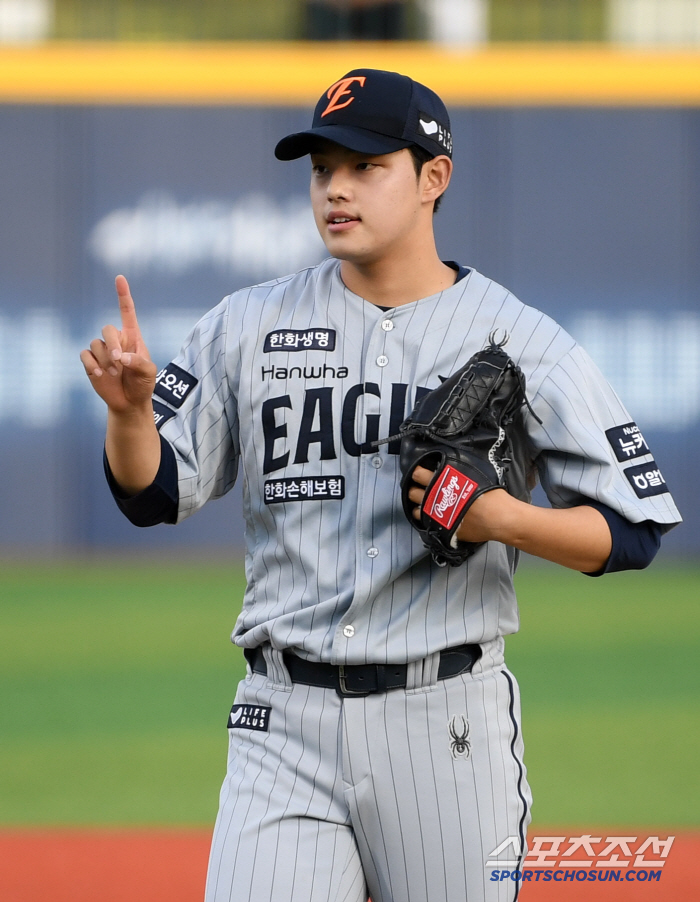 "오늘은 편하게 잘 수 있을 것 같다." 22세 158km 유망주가 이렇…
