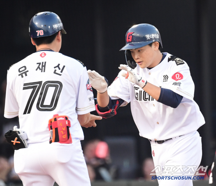 와 대박 미쳤다! '불꽃야구' 롯데 박찬형, 데뷔 첫 홈런 폭발! → 대…
