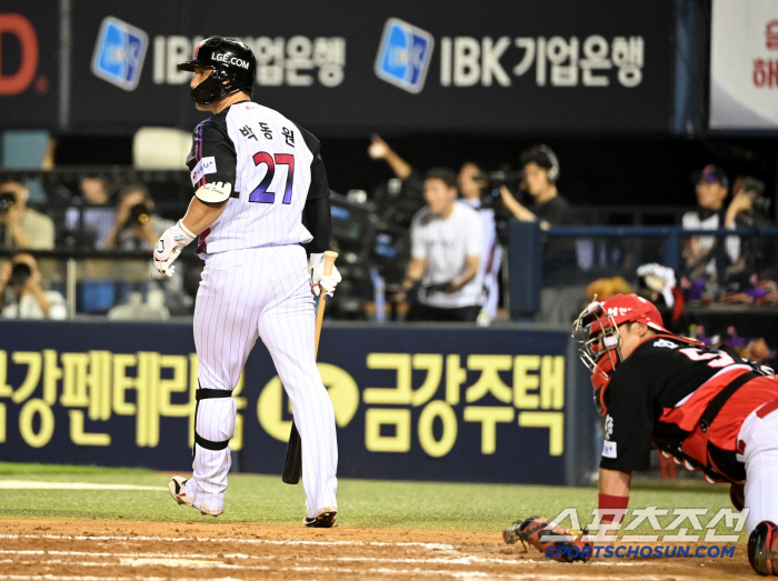 [포토] 역전 스리런 박동원과 아쉬워하는 한준수