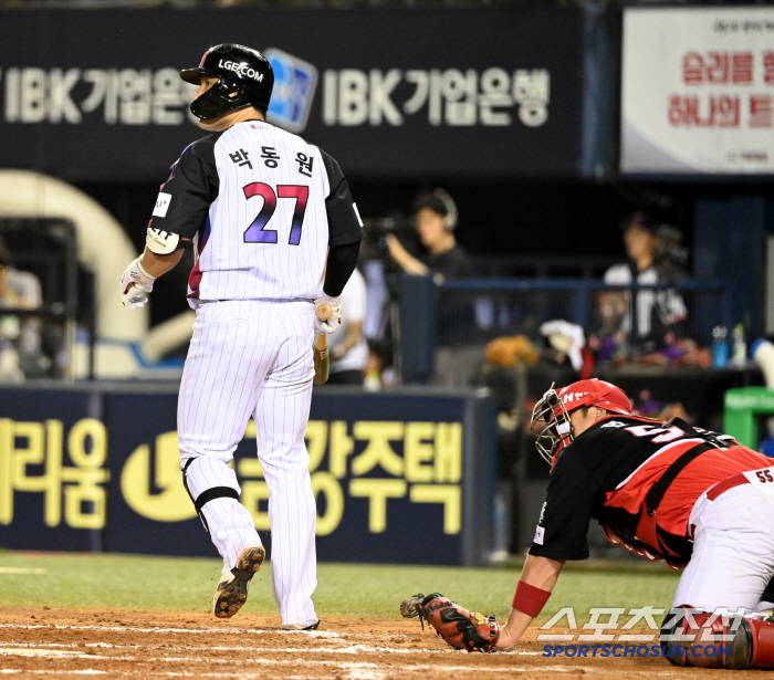 [포토] 역전 스리런 박동원, 홈런직감!