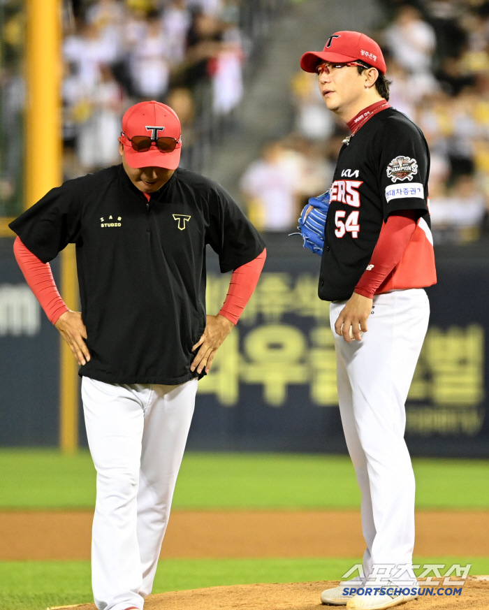[포토] 마운드 내려가다 다시 돌아온 양현종