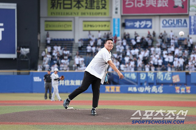15년이 지났지만 김태균을 잊지 않았다, 지바 롯데 홈경기 시구한 직후,…