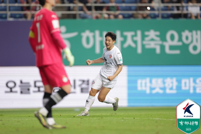 [K리그1 리뷰]"지는 게 뭐죠?" 전북, 콤파뇨 멀티골로 김천 2-1 …