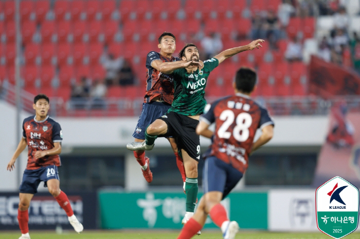 [K리그1 리뷰]"지는 게 뭐죠?" 전북, 콤파뇨 멀티골로 김천 2-1 …