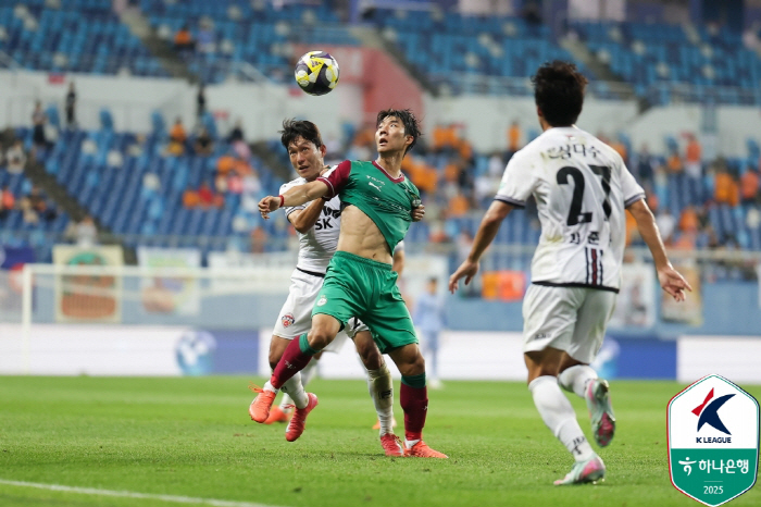 [K리그1 리뷰]"지는 게 뭐죠?" 전북, 콤파뇨 멀티골로 김천 2-1 …