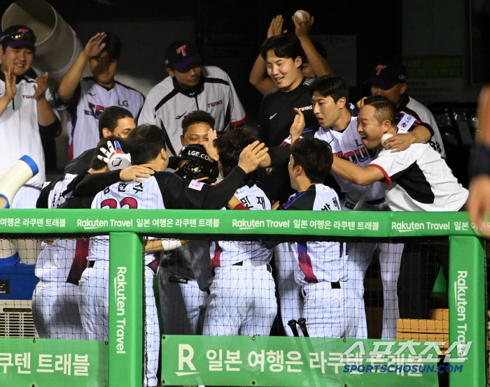 "졌어요? 아까 이기고 있었는데" 한화 충격 역전패, 공동 1위 LG가 …