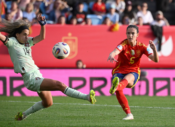 충격! '2년 연속 FIFA 올해의 선수' 스페인 W대표 MF, 유로 출…