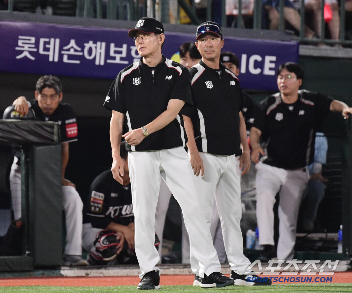 '40승 안착' 이강철 KT 감독 흐뭇 "오원석 커리어하이 축하"