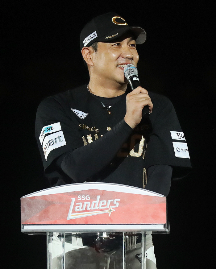 "울지 않겠다"던 다짐도 잠시, '인생 최고의 순간' 재현에 울컥한 김강…