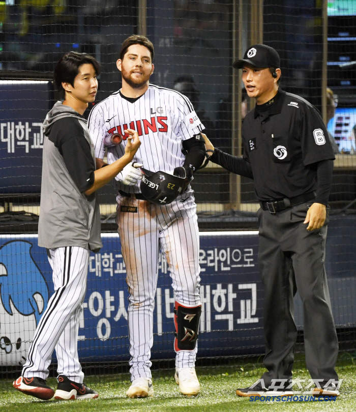 '결정적인 순간 피치클락 삼진' 얼어붙은 오스틴과 고개 떨군 염경엽 감독…