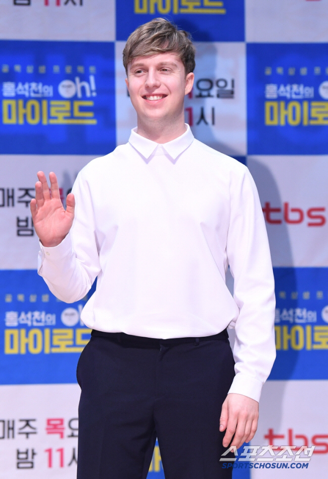 “비연예인 ♥과 10월 결혼” ‘비정상회담’ 줄리안, 3년 반 연애 끝 …