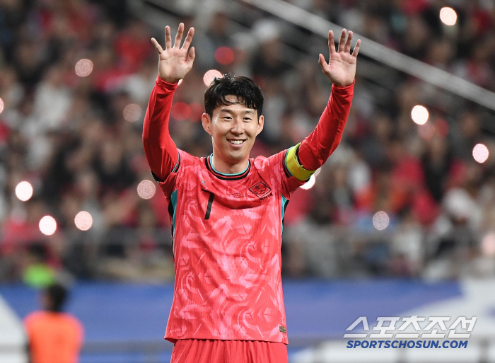 "충격" 'SON, 떠날 사람처럼 인사' 손흥민 결별 암시인가…'토트넘,…