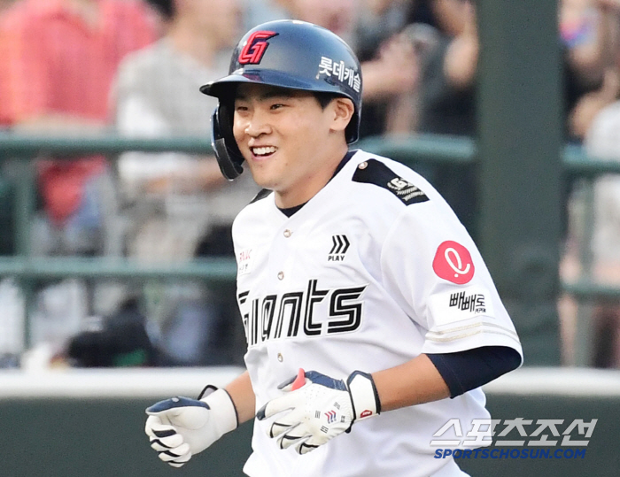 스윕은 안 돼! 롯데, '독립리그' 박찬형 전격 선발 2루수 + 유강남 …