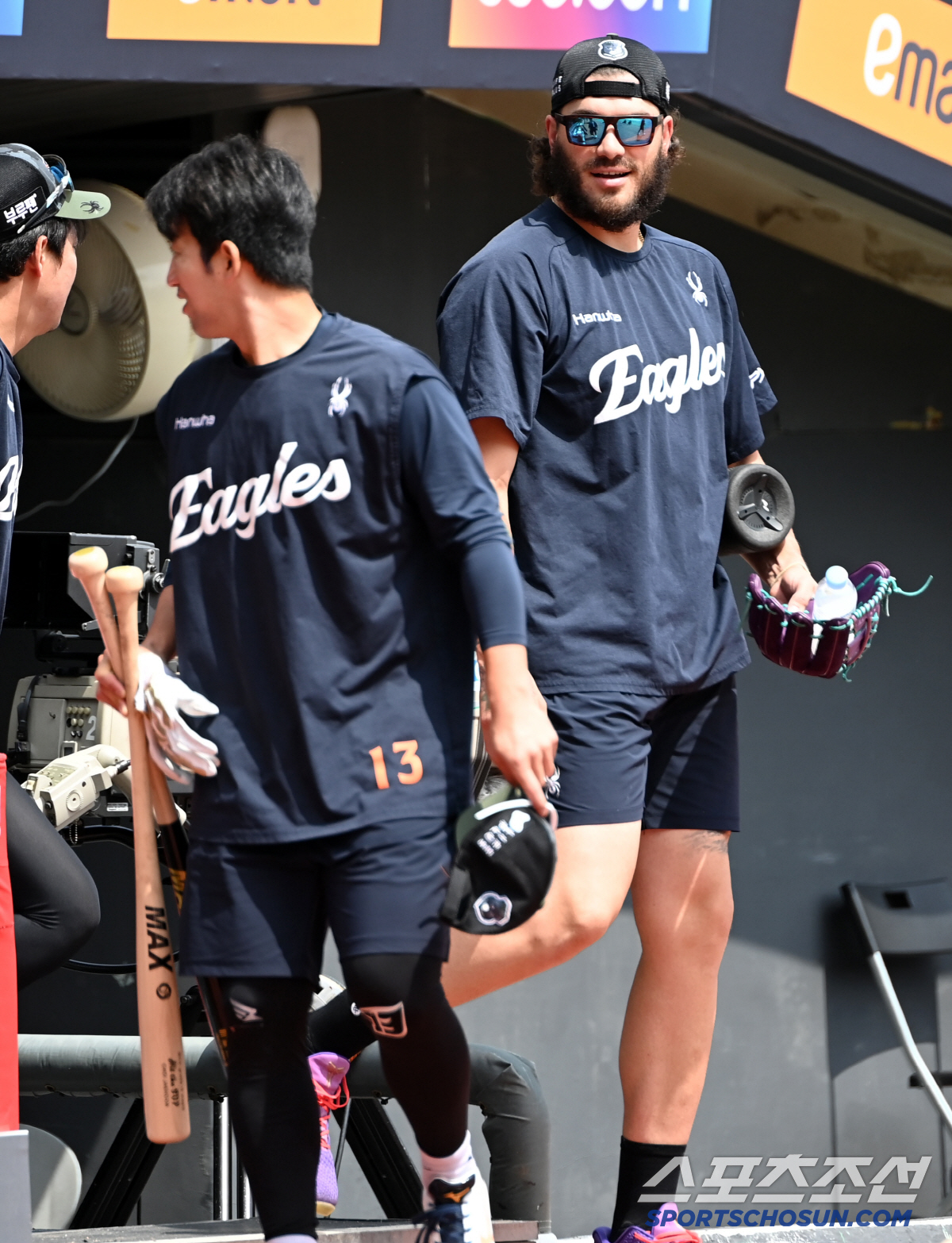 [포토] 폰세-최재훈, 티격태격 케미