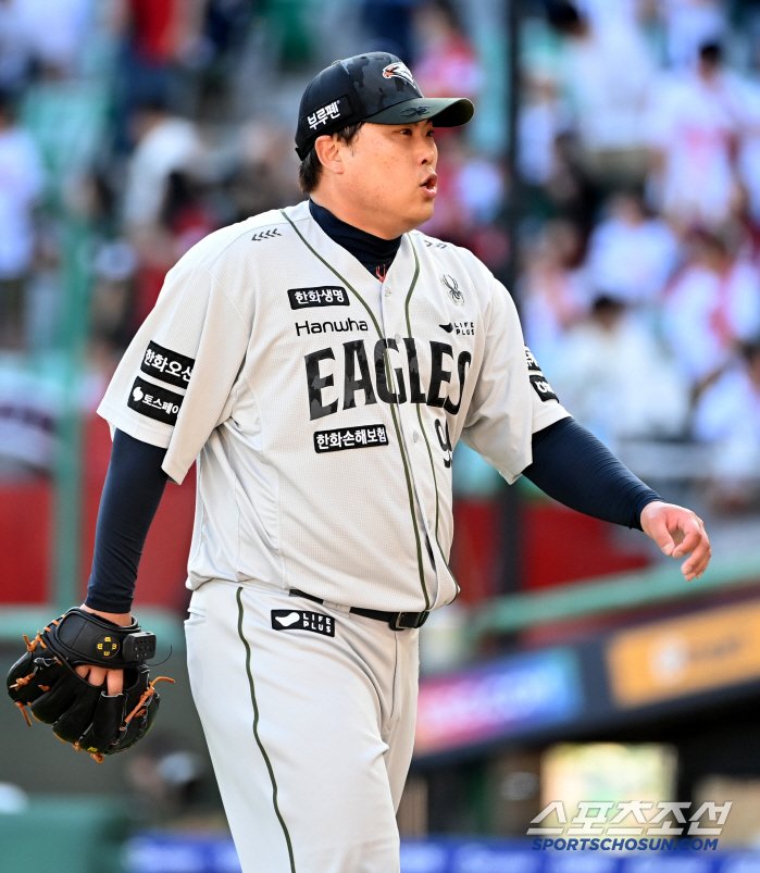 [포토] 류현진, 1회 2K 무실점으로 시작