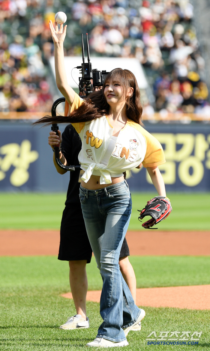 [포토] 아이브 리즈 '설레는 시구'
