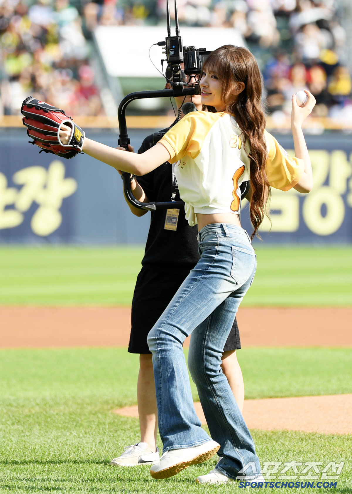아이브(IVE) 리즈 오늘은 승리 요정+빙수 먹방까지...즐거운 야구장 …