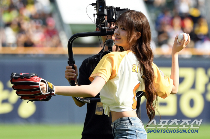 아이브(IVE) 리즈 오늘은 승리 요정+빙수 먹방까지...즐거운 야구장 …