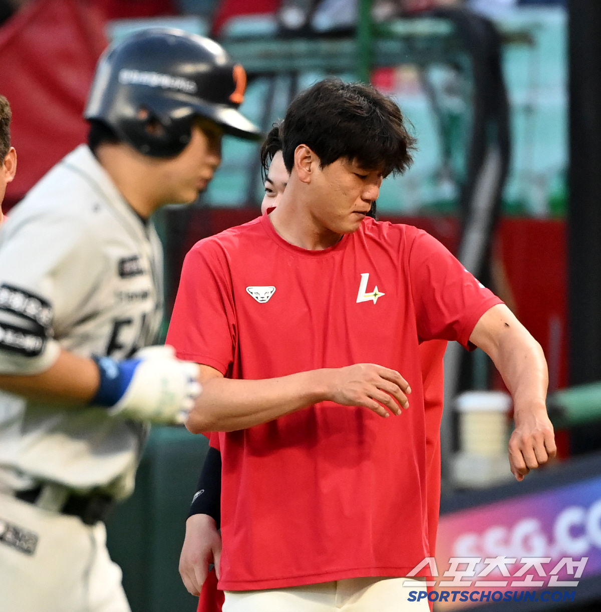 [포토] 김광현, 팔에 왠 벌레가~