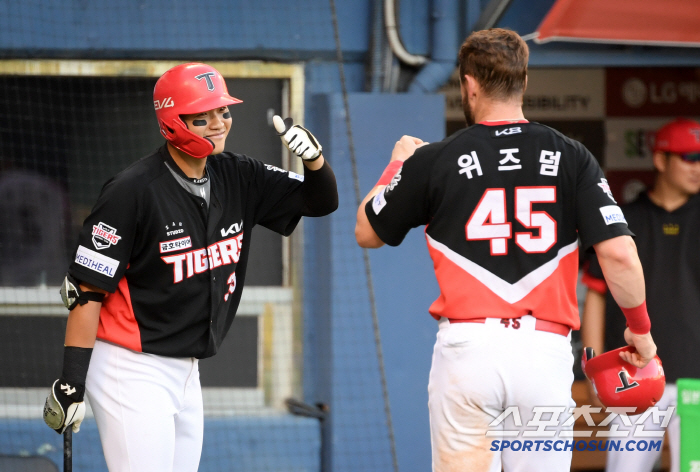 '외쳐 고종욱!' 돌아온 1강 KIA, LG 12대2 완파하고 위닝시리즈…